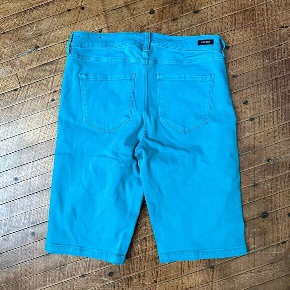 Liverpool green resort wear colorfast 8 stretchy Bermuda shorts - Picture 3 of 3